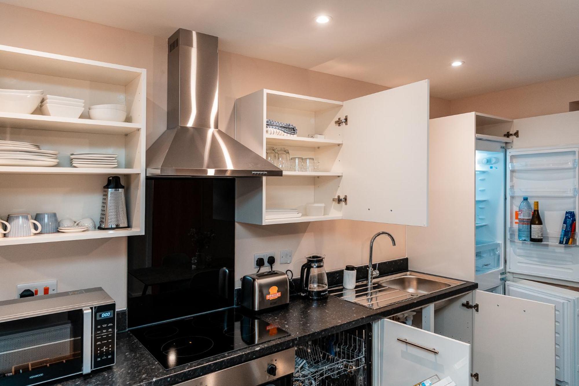 Apartment Entire 2 Bedroom And 2 Bathroom In -free Underground Parking