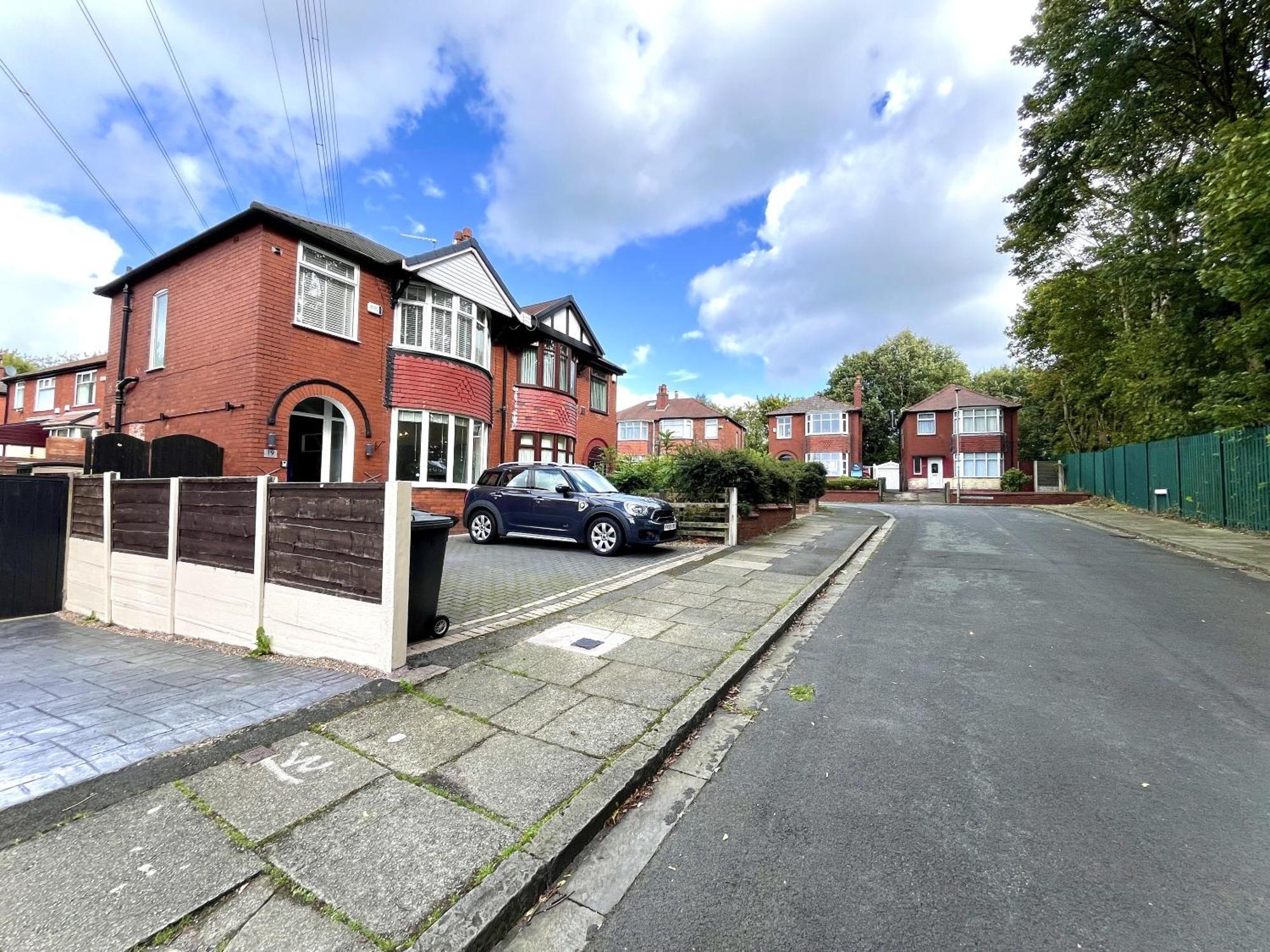 Holiday home Stylish 3-bed In Prestwich With Free Parking *