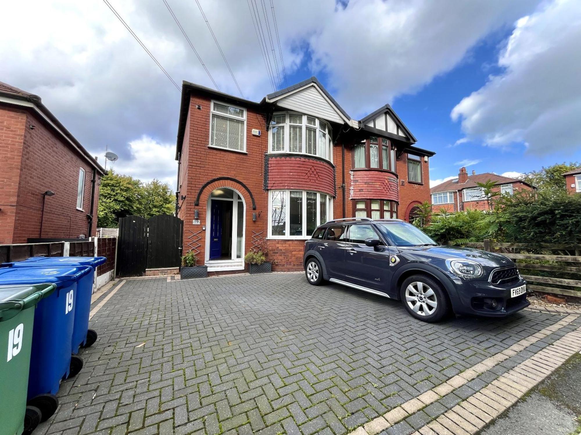 Stylish 3-bed In Prestwich With Free Parking Manchester