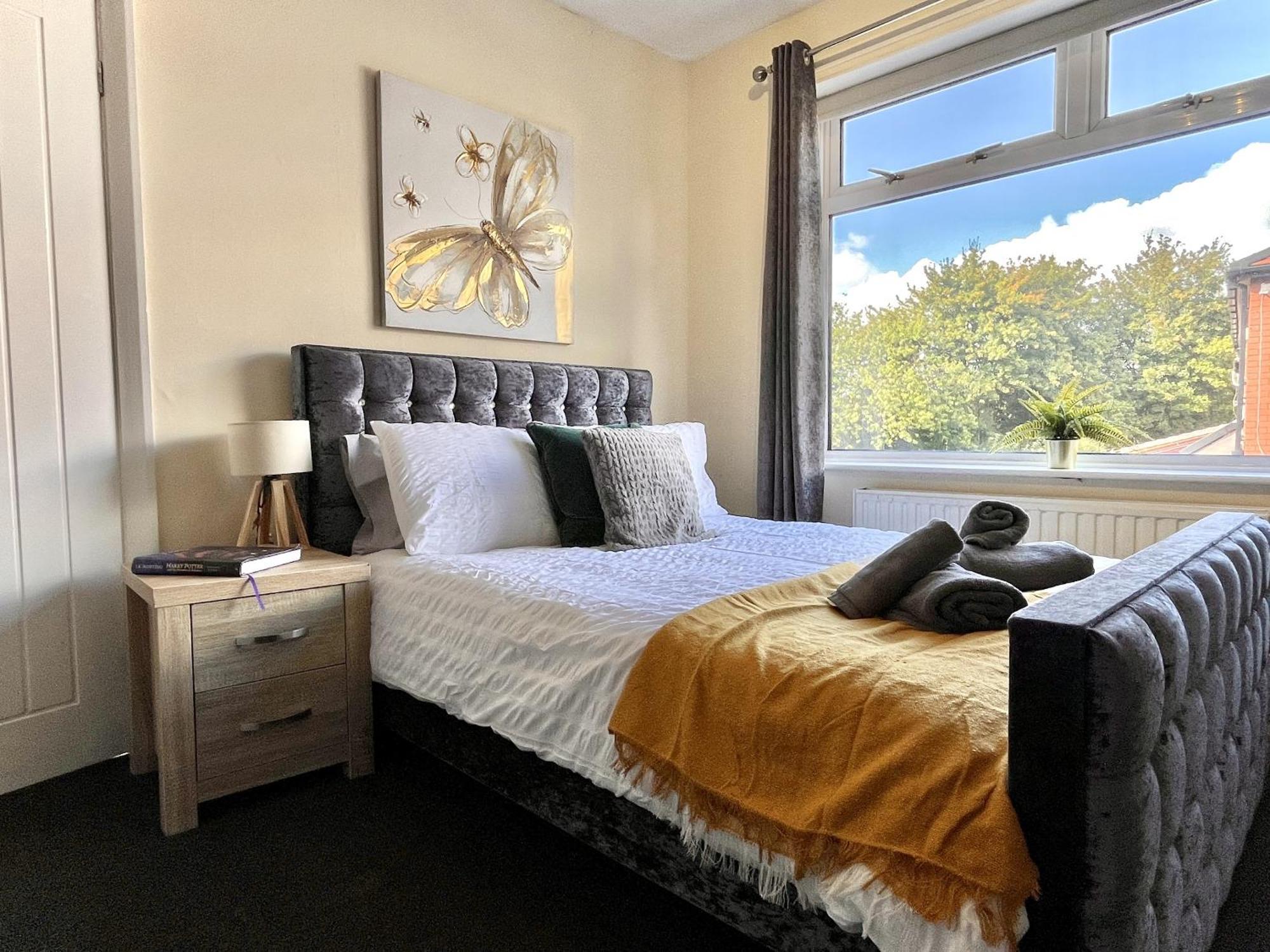 Stylish 3-bed In Prestwich With Free Parking * Manchester