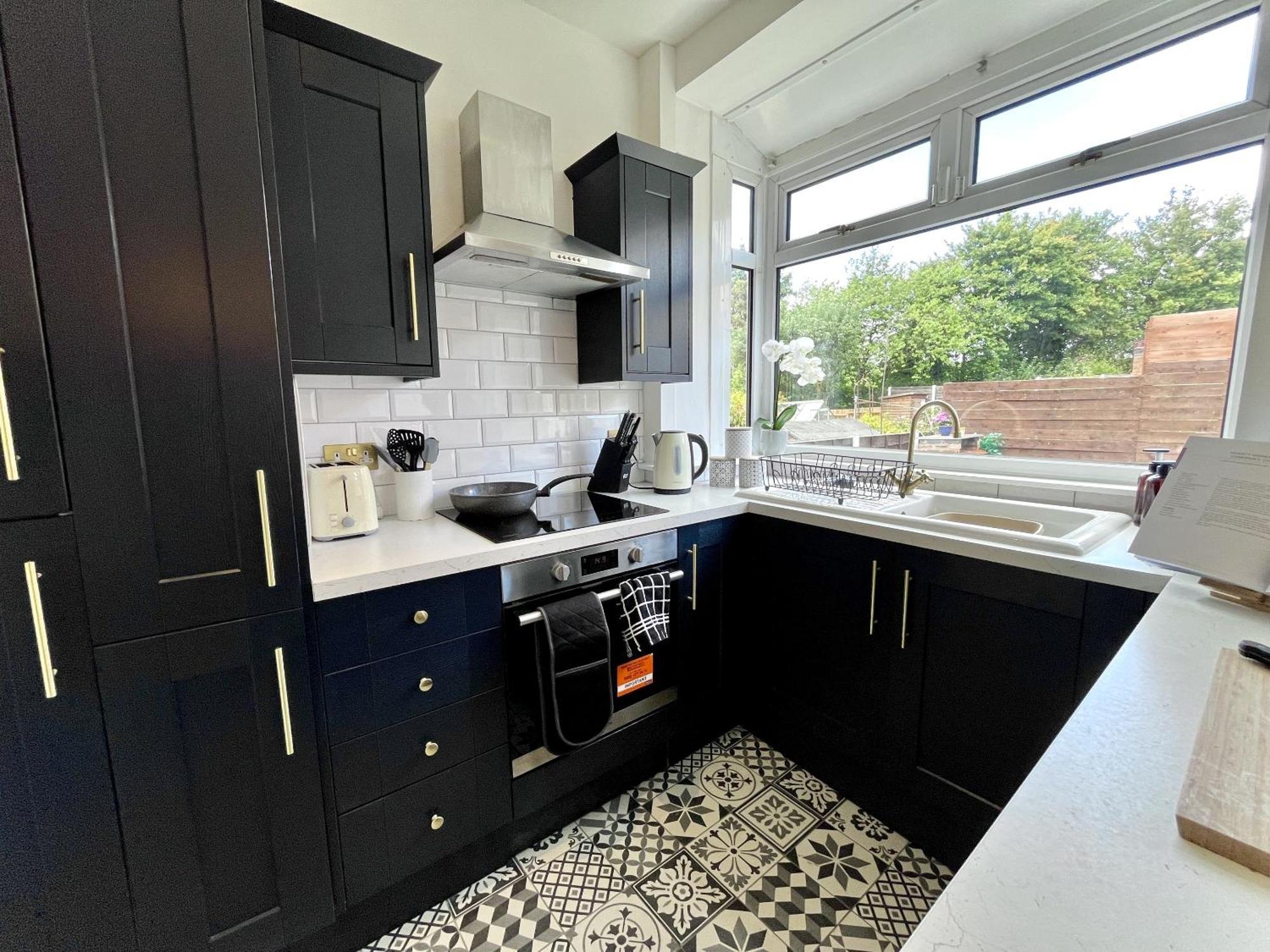 Holiday home Stylish 3-bed In Prestwich With Free Parking *