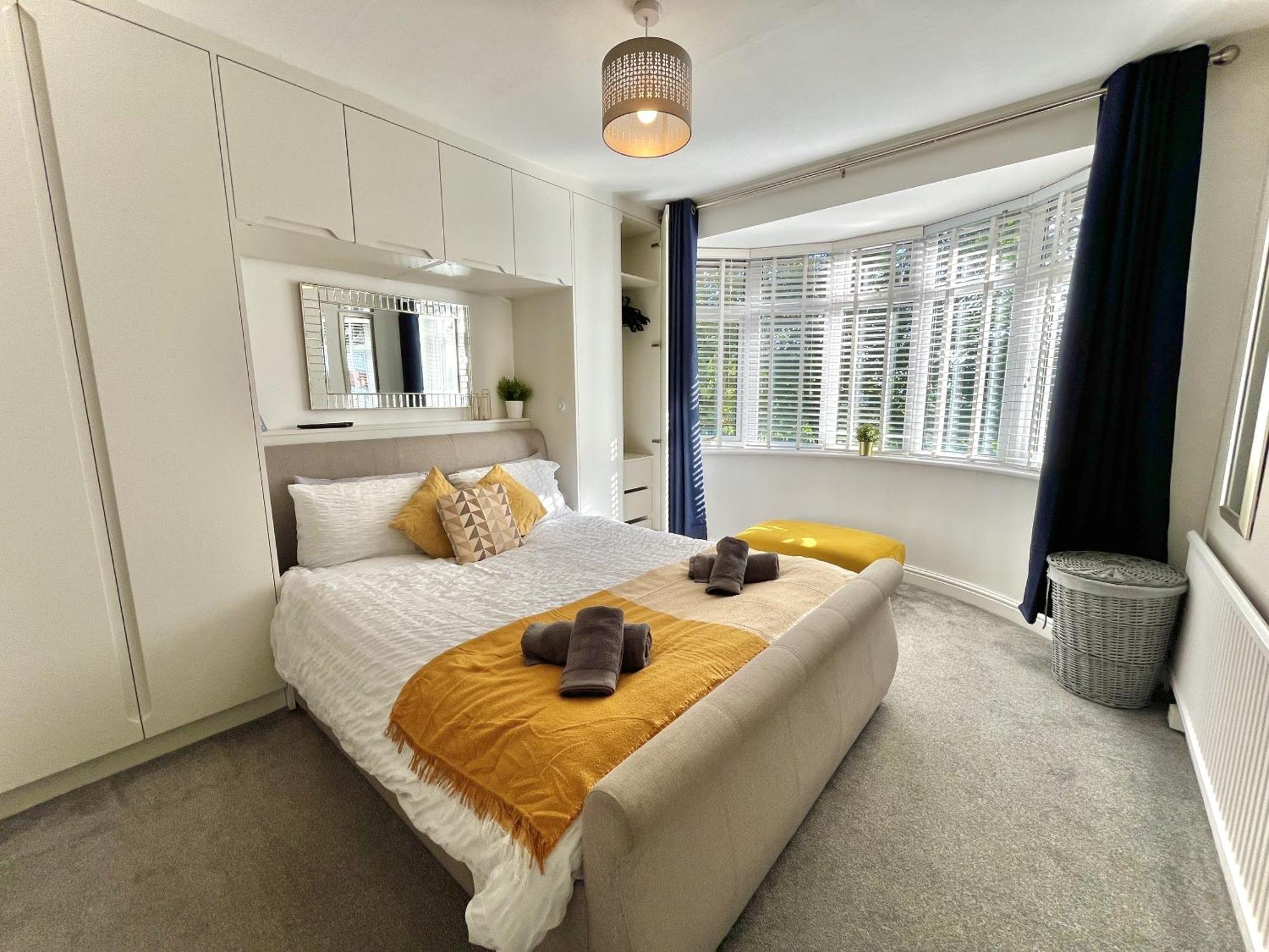 Stylish 3-bed In Prestwich With Free Parking