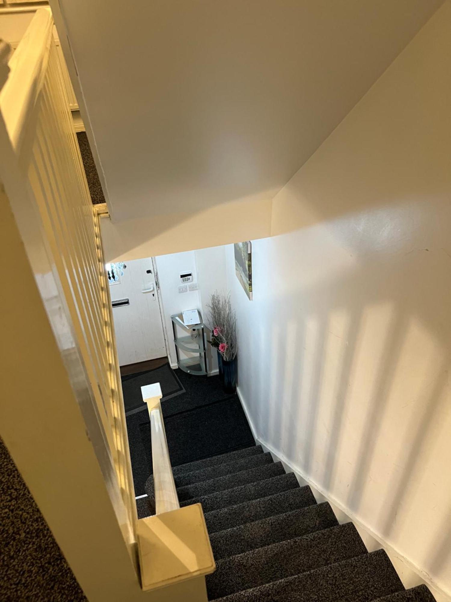 2 Bed Townhouse, Sleeps 5, Close To Centre