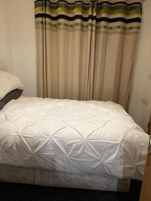 Apartment 1 Bed Studio, Sleeps 2, Close To Centre *