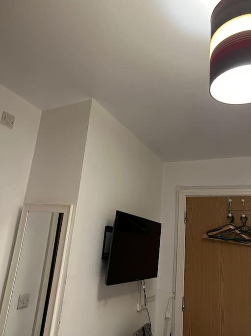 1 Bed Studio, Sleeps 2, Close To Centre Apartment *