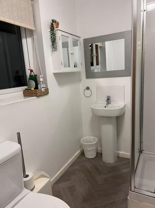 1 Bed Studio, Sleeps 2, Close To Centre