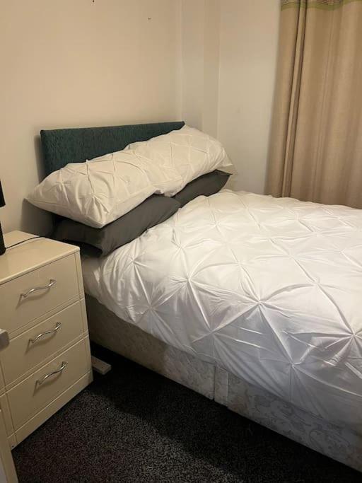 1 Bed Studio, Sleeps 2, Close To Centre Apartment