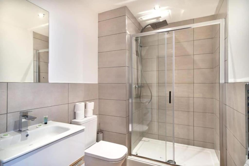Snug 1br Apt, 4ktv-free Parking *