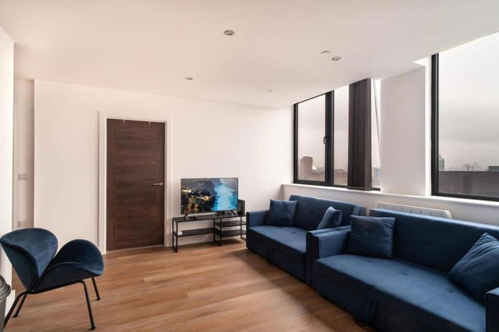 Snug 1br Apt, 4ktv-free Parking * Manchester