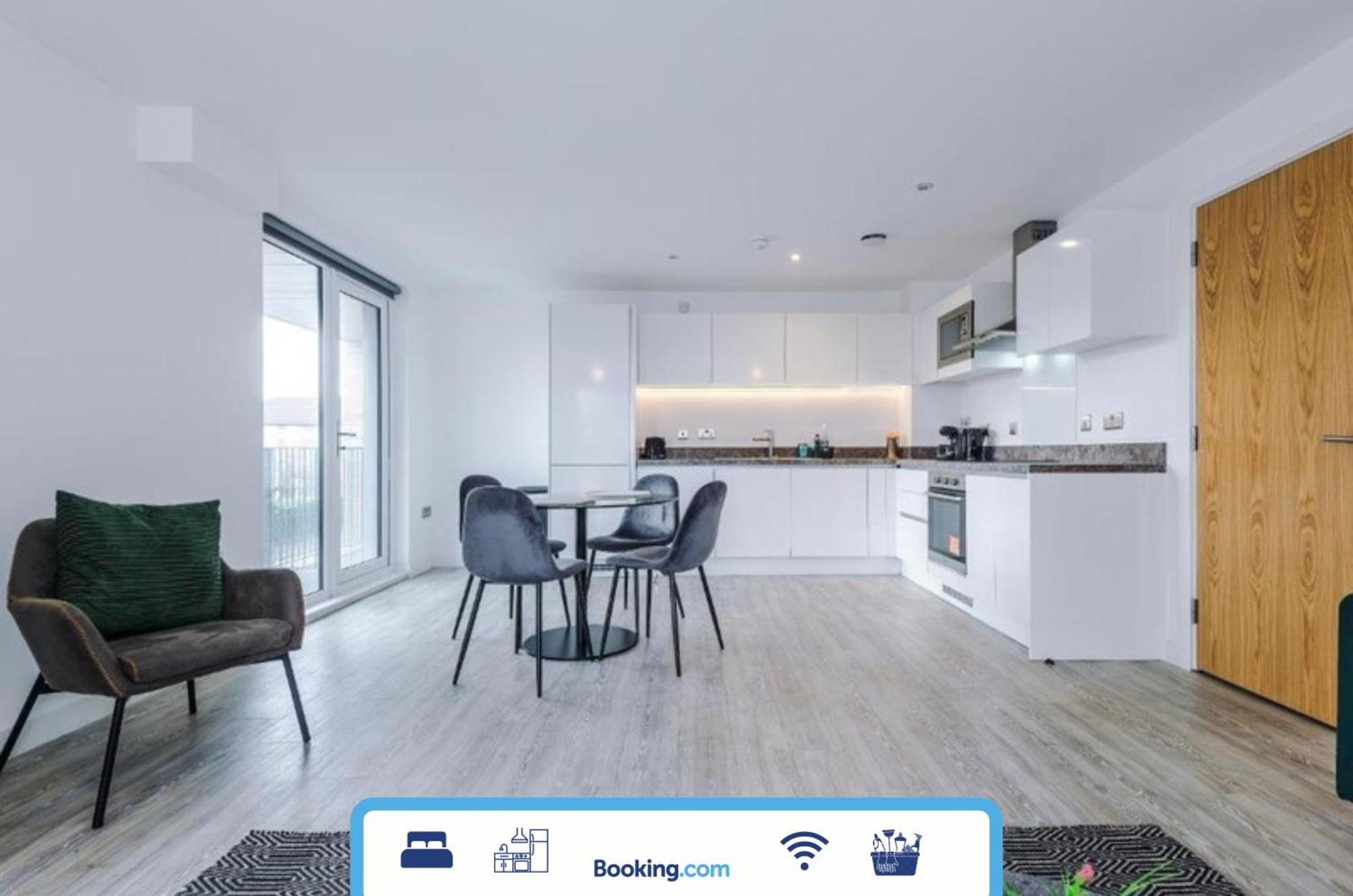 Modern 2 Bed With Balcony By Host A *