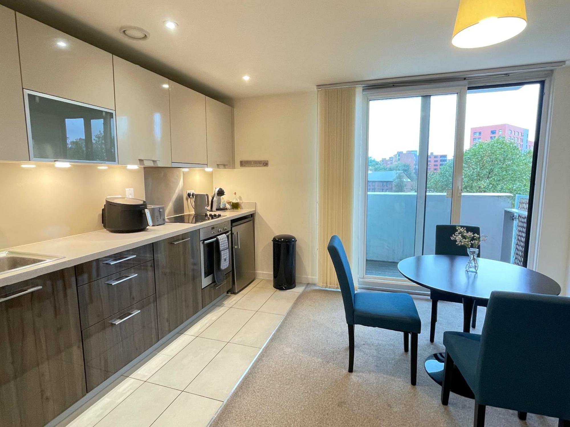Free Private Parking - City Centre 2 Bedroom Ensuite Near Shopping & Financial Centre, Victoria Station & Ao Apartment