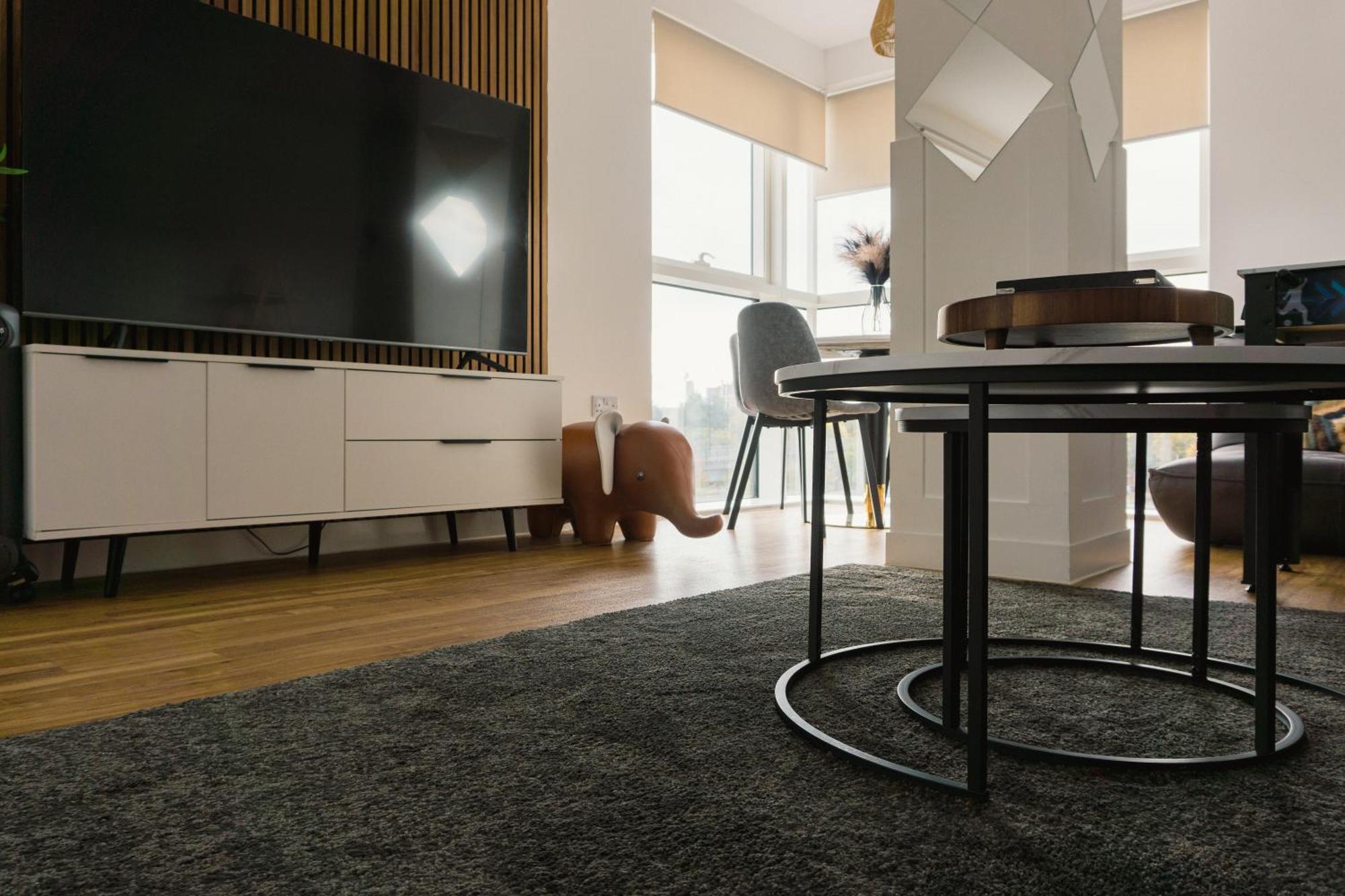 Manchester's Luxurious 2-bed Haven With Balcony - Canal Views & Proximity To United * Manchester