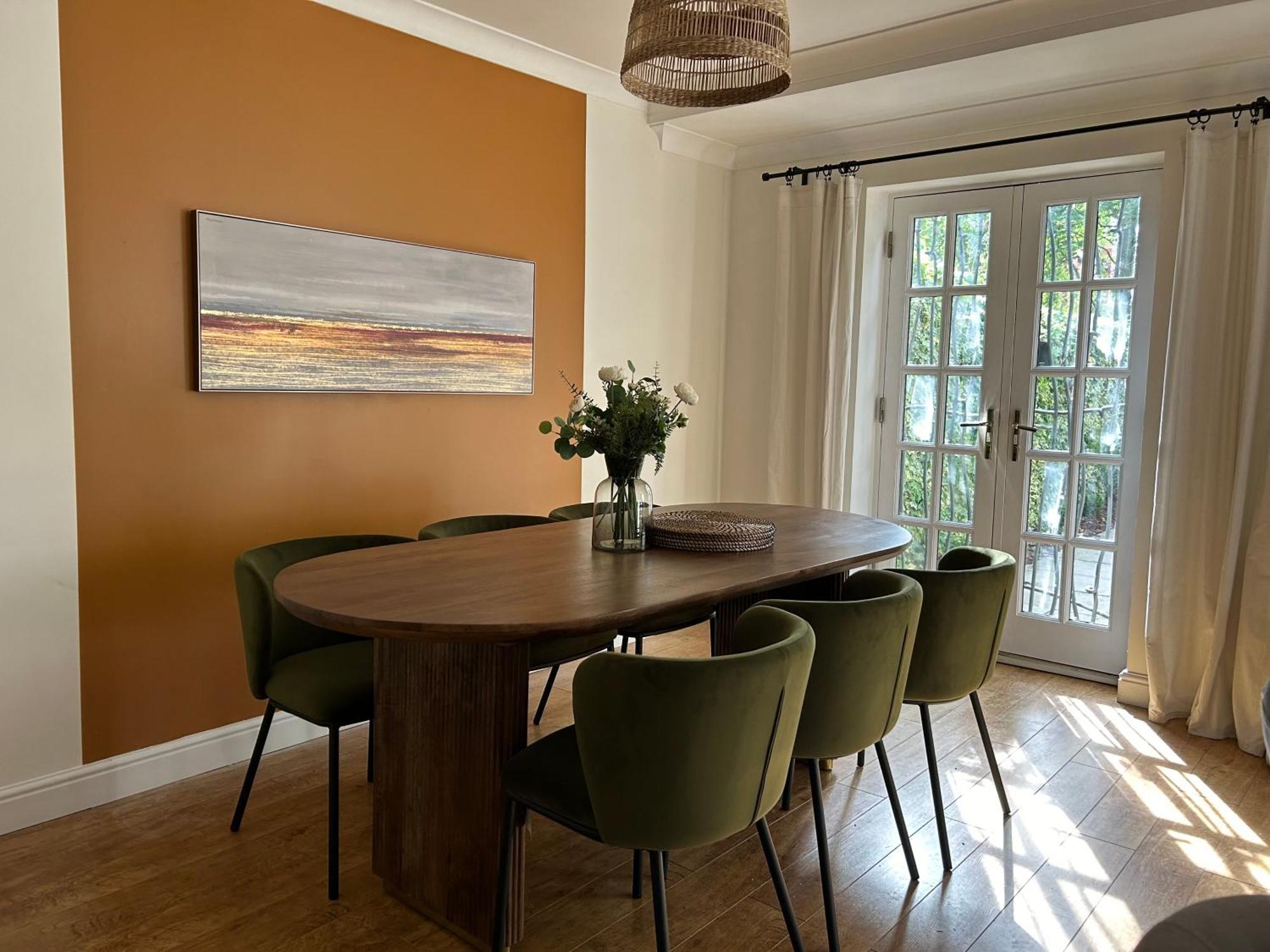 Cozy Hideaway With 2 Bedrooms Holiday home