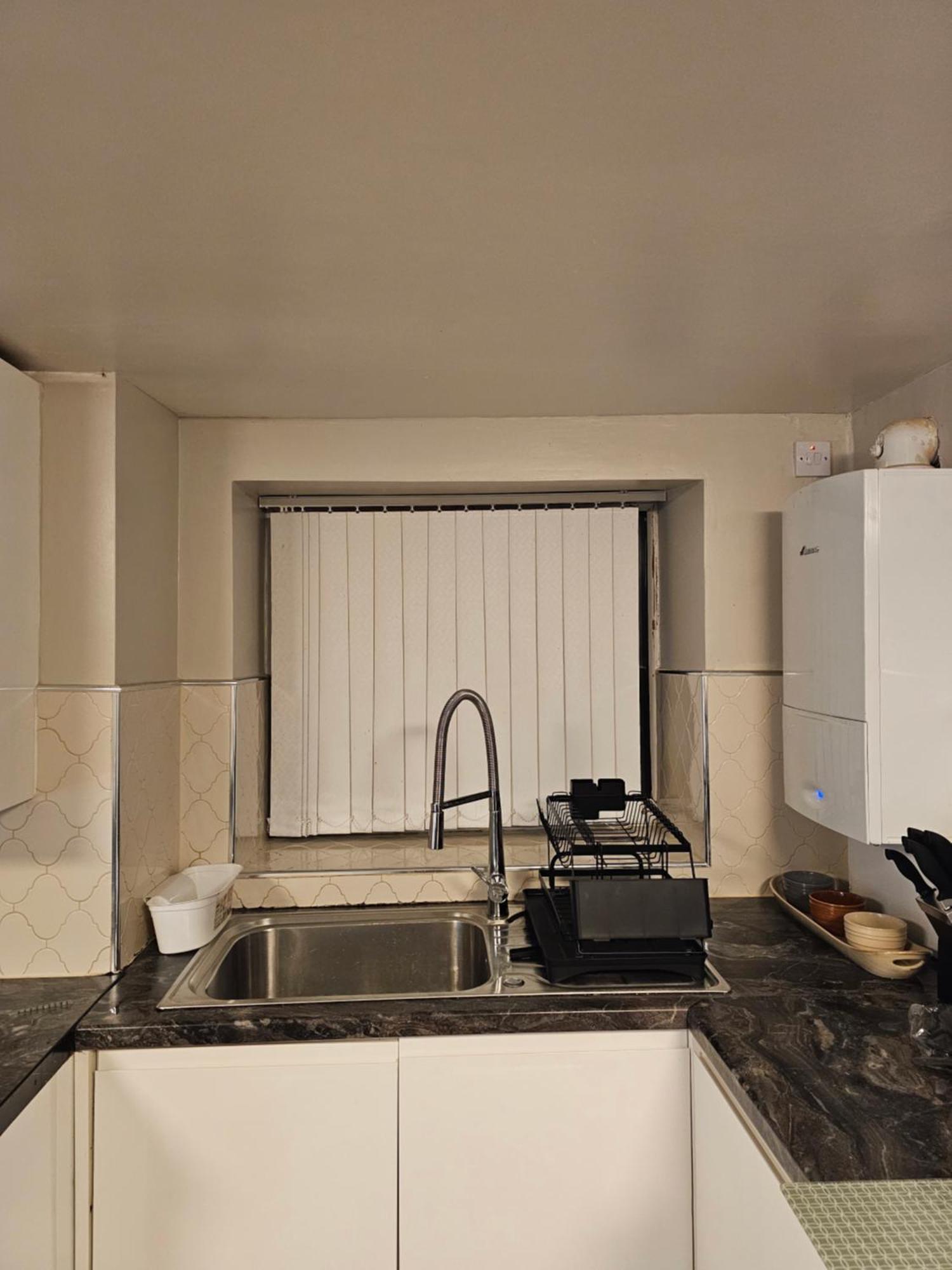 Apartment Basement Centre *