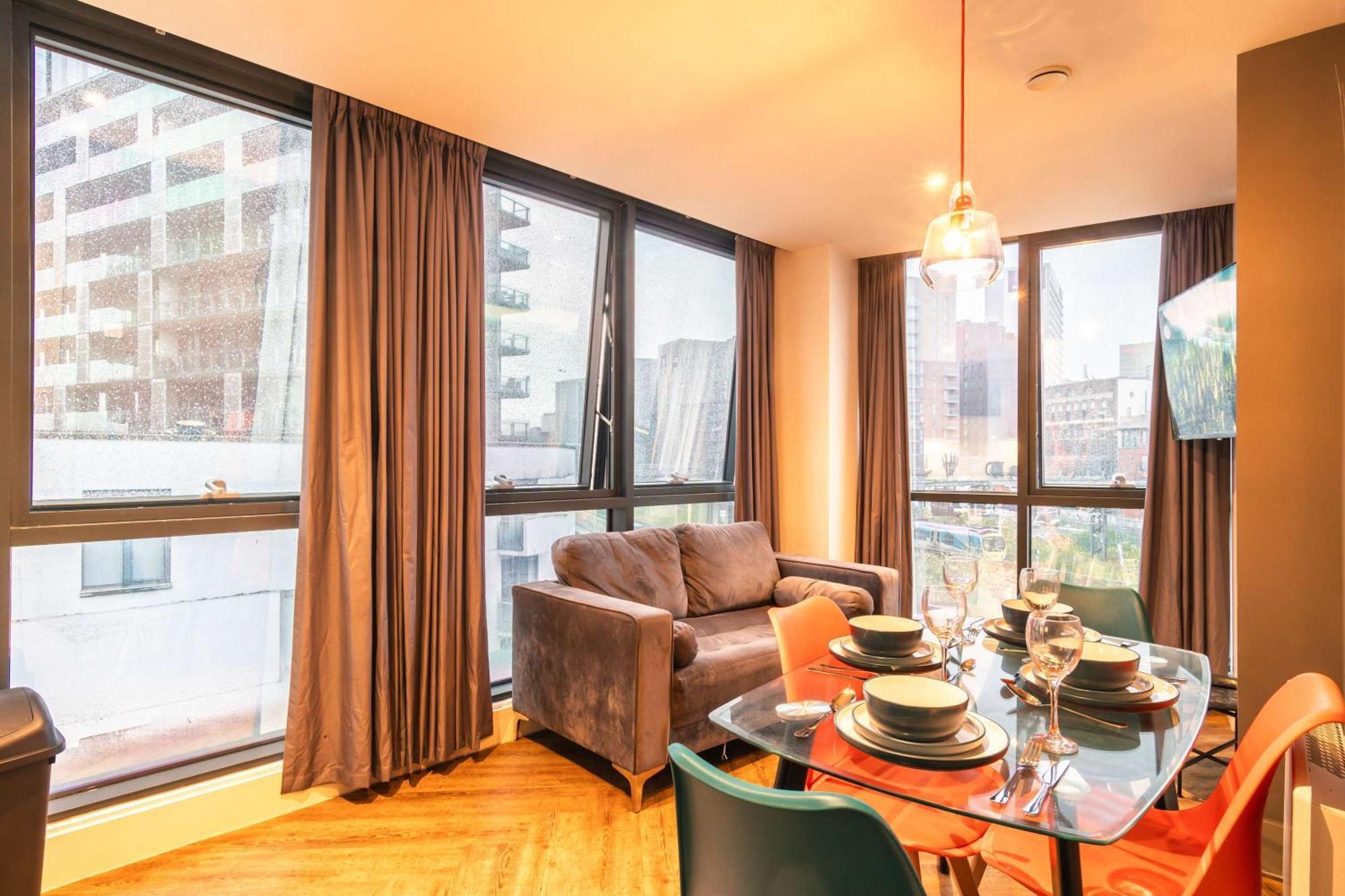Fabulous 2 Bedroom In Centre Apartment