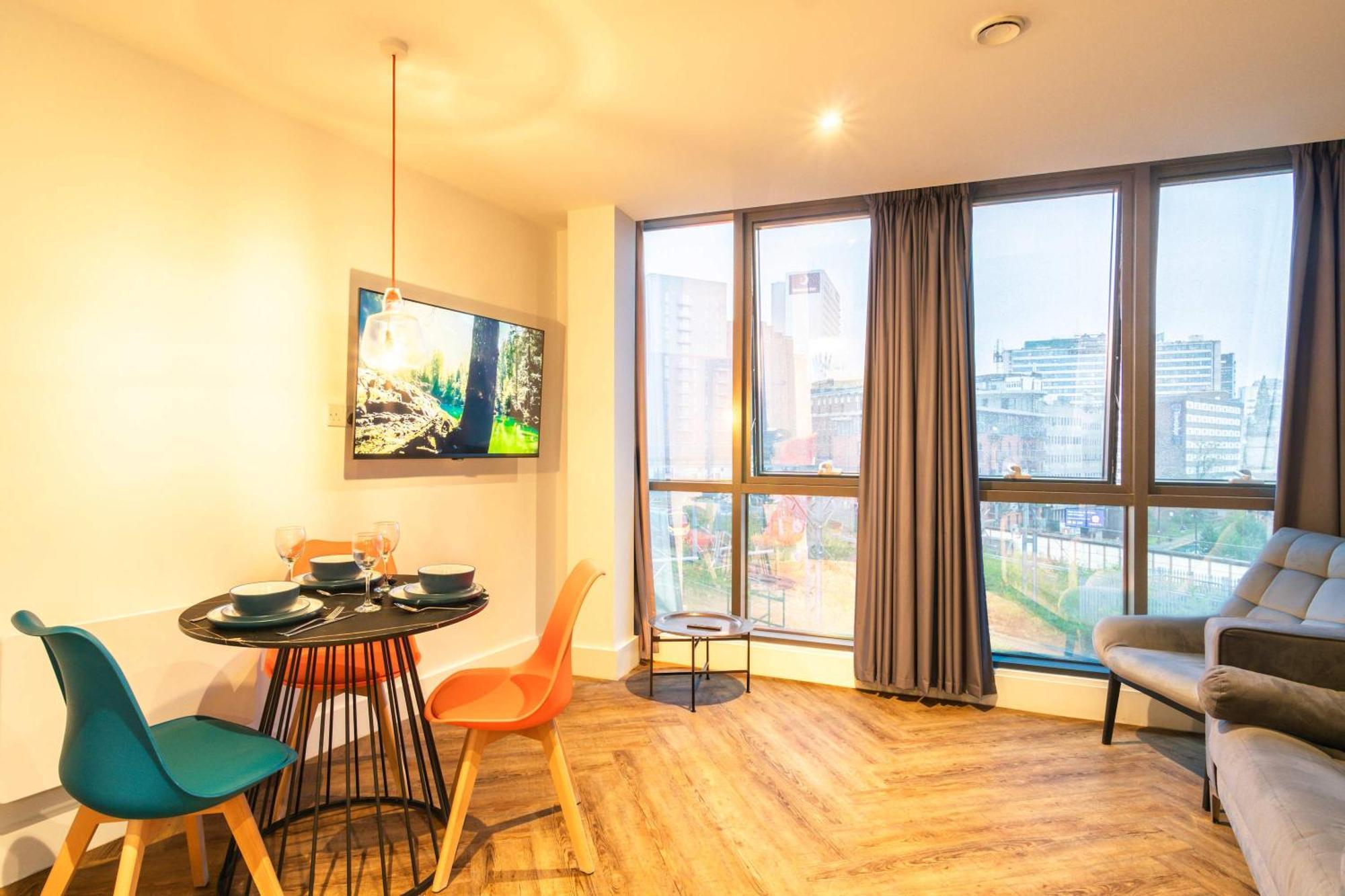 Stunning 2 Bedroom In Centre Apartment