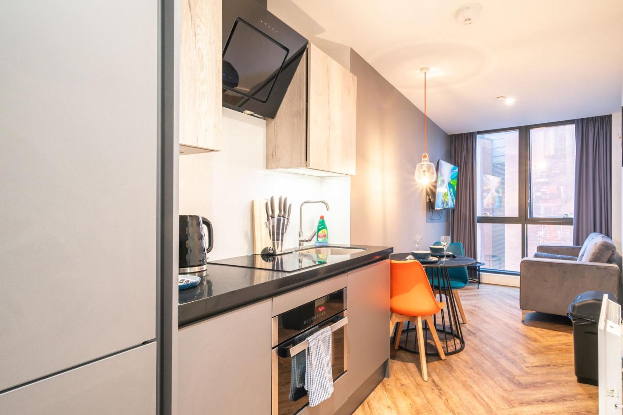 Stylish 2 Bedroom In *