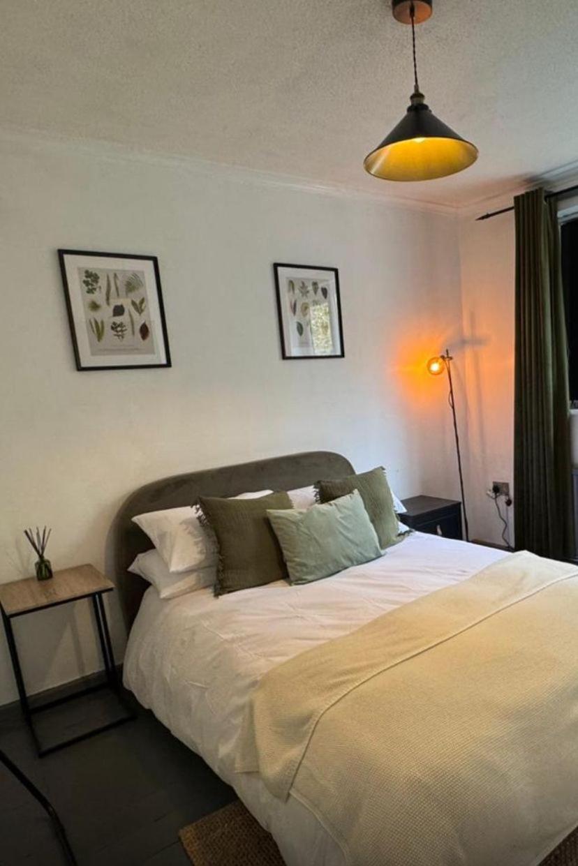 Three Bedroom House In Manchester