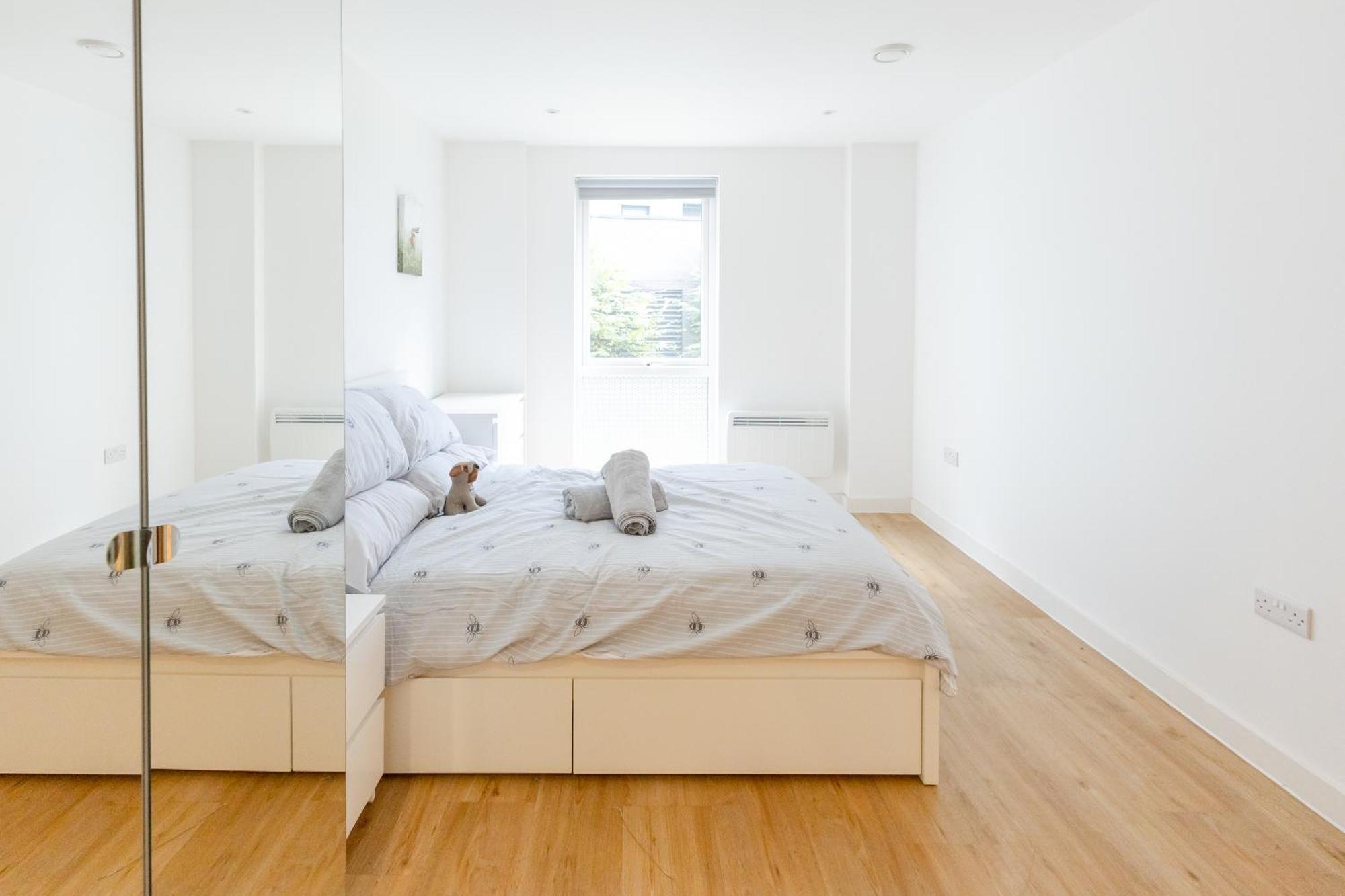 Warm 2 Bedroom 15 Min Walk To Etihad Stadium And Center *