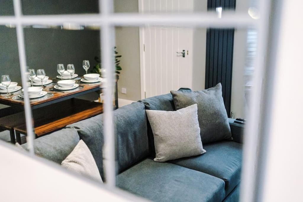 Stunning Three Bedroom House In Manchester By Eason Stays, Accommodation For Oasis Reunion, Ideal For Trips To Etihad Stadium And Coop Live Arena, With Free Parking For Two Cars! *