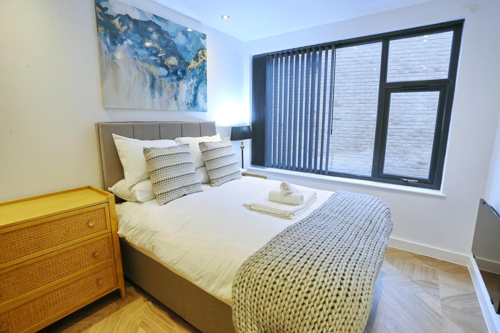 Pass The Keys Luxury New Build 5 Mins From Centre Apartment