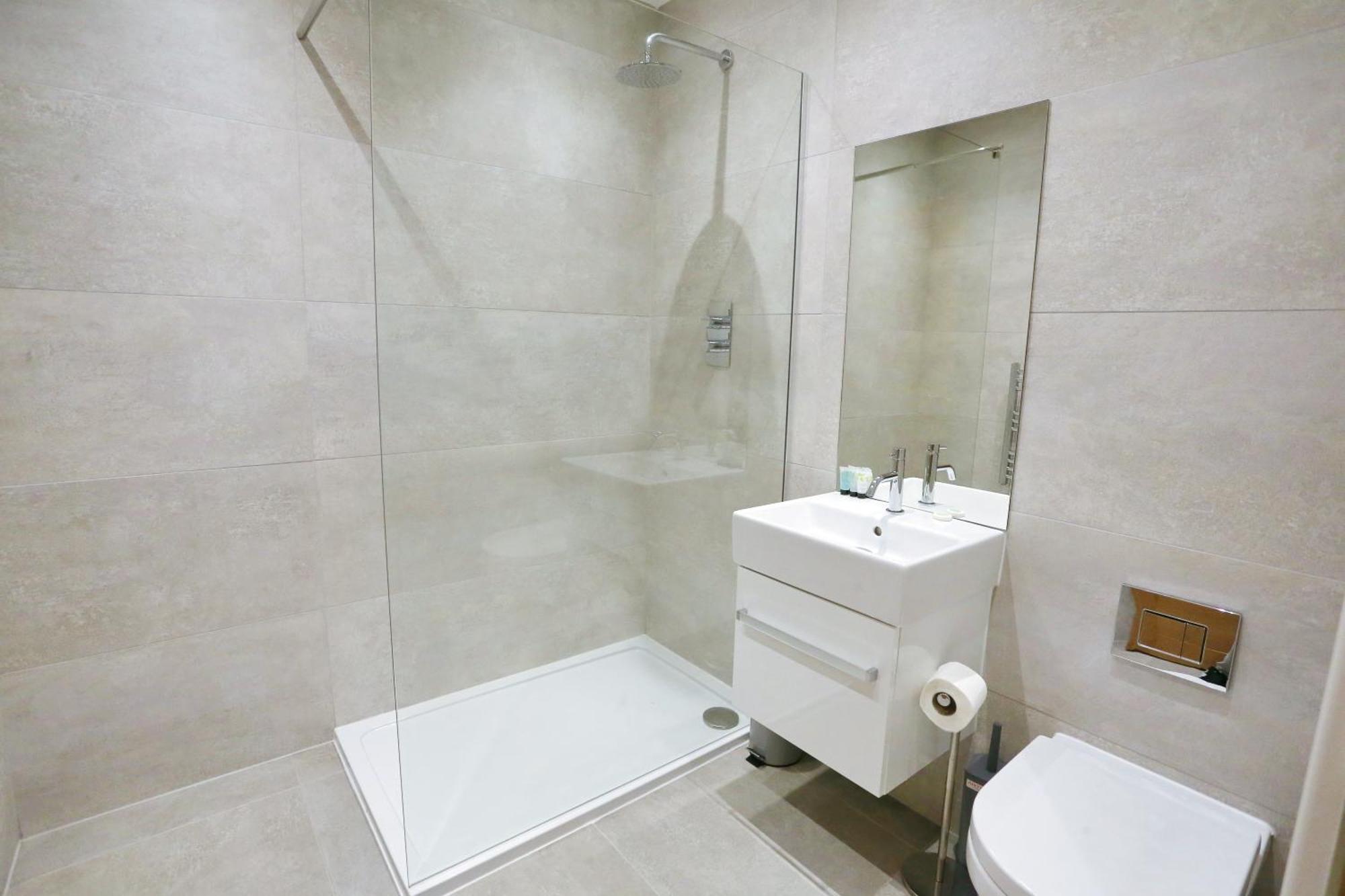 Pass The Keys Luxury New Build 5 Mins From Centre Apartment *