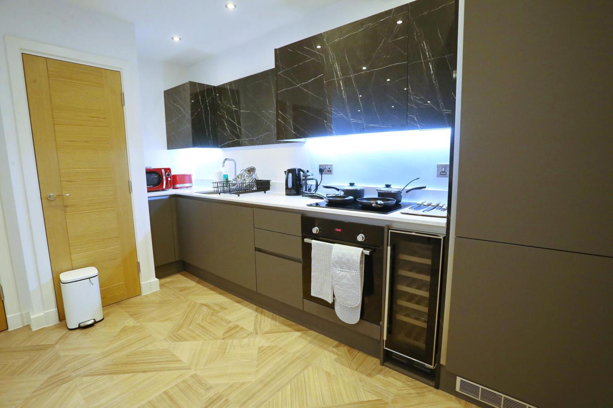 Pass The Keys Luxury New Build 5 Mins From Centre Apartment *