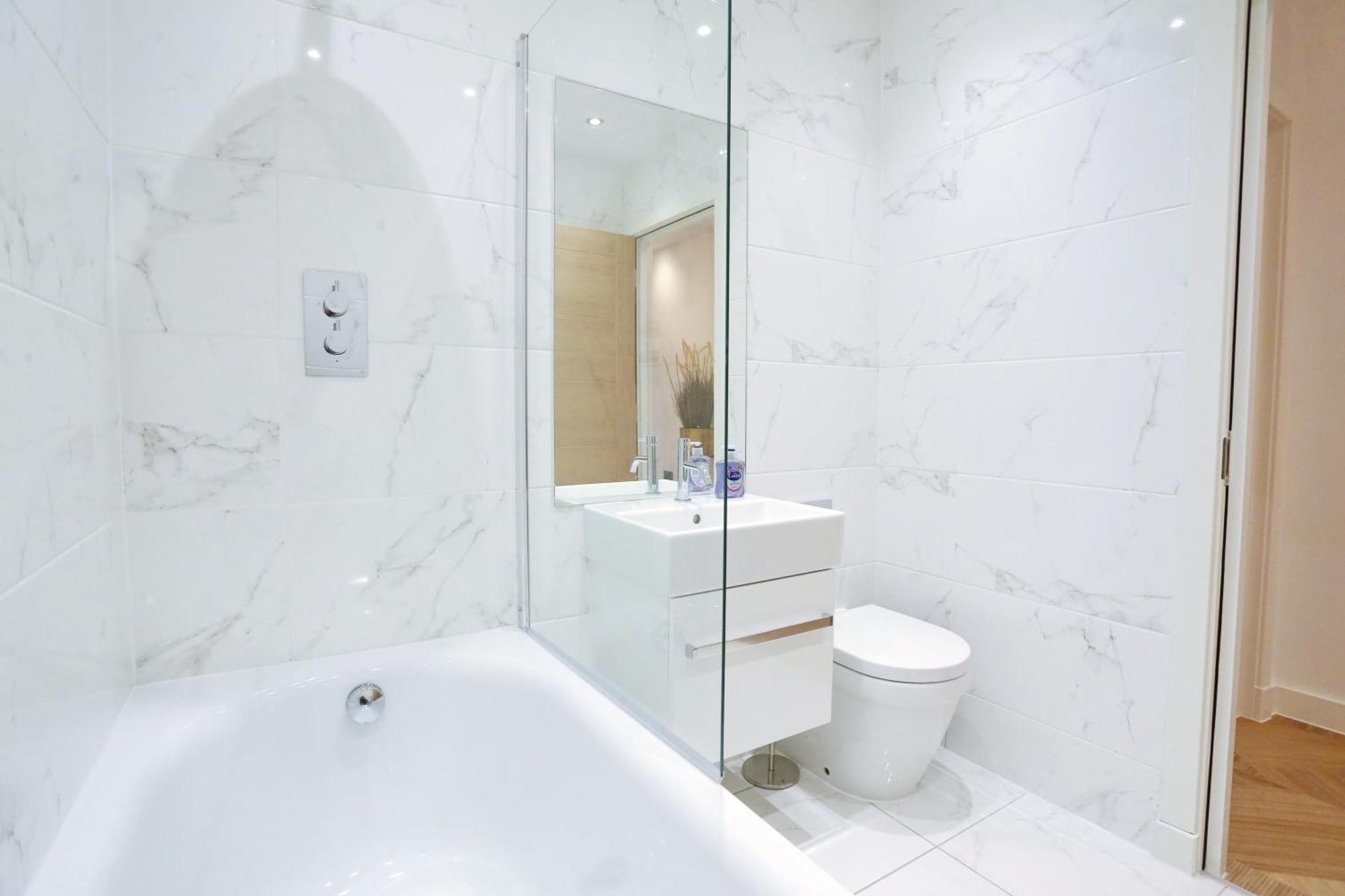 Pass The Keys Luxury New Build 5 Mins From Centre *