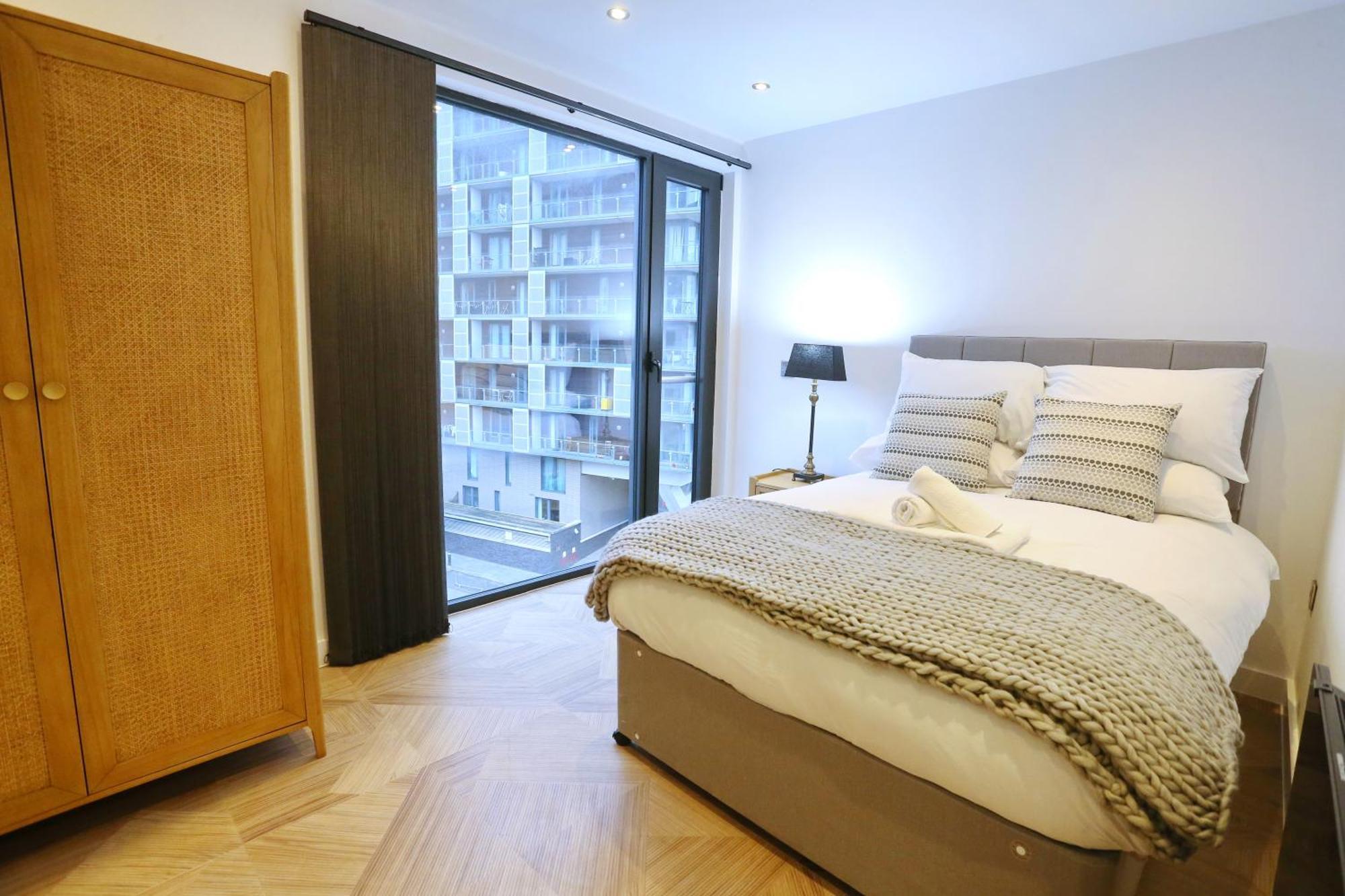 Pass The Keys Luxury New Build 5 Mins From Centre Apartment