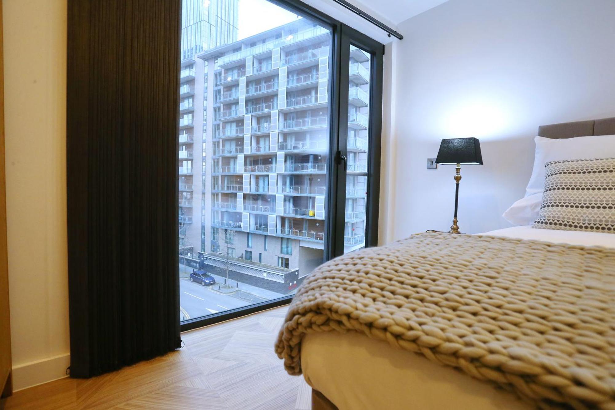 Pass The Keys Luxury New Build 5 Mins From Centre Apartment *