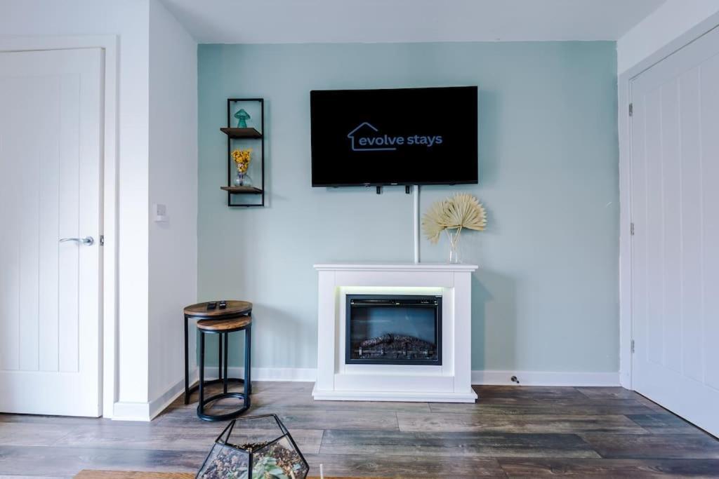 Apartment Sleeps 7, Stunning Home, Free Parking, Perfect For Groups, Long Term Disc *