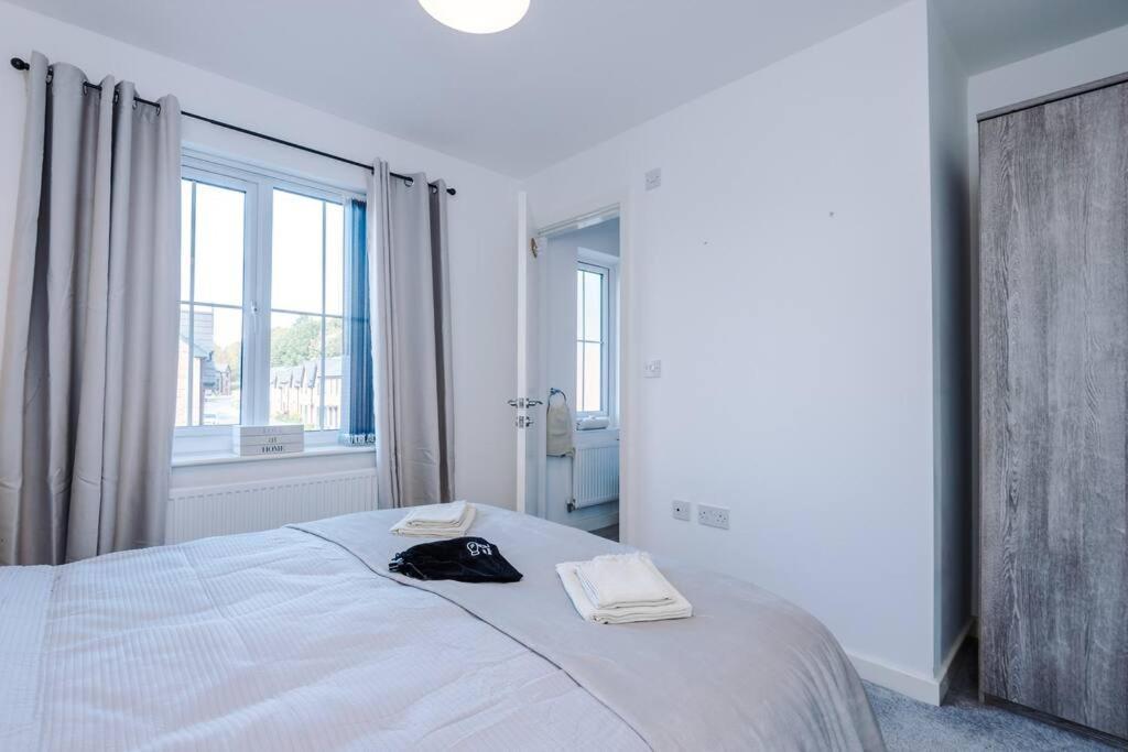 Apartment Sleeps 7, Stunning Home, Free Parking, Perfect For Groups, Long Term Disc Manchester