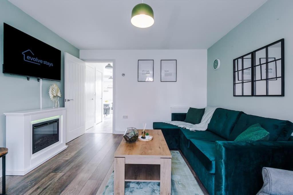 Sleeps 7, Stunning Home, Free Parking, Perfect For Groups, Long Term Disc Apartment *