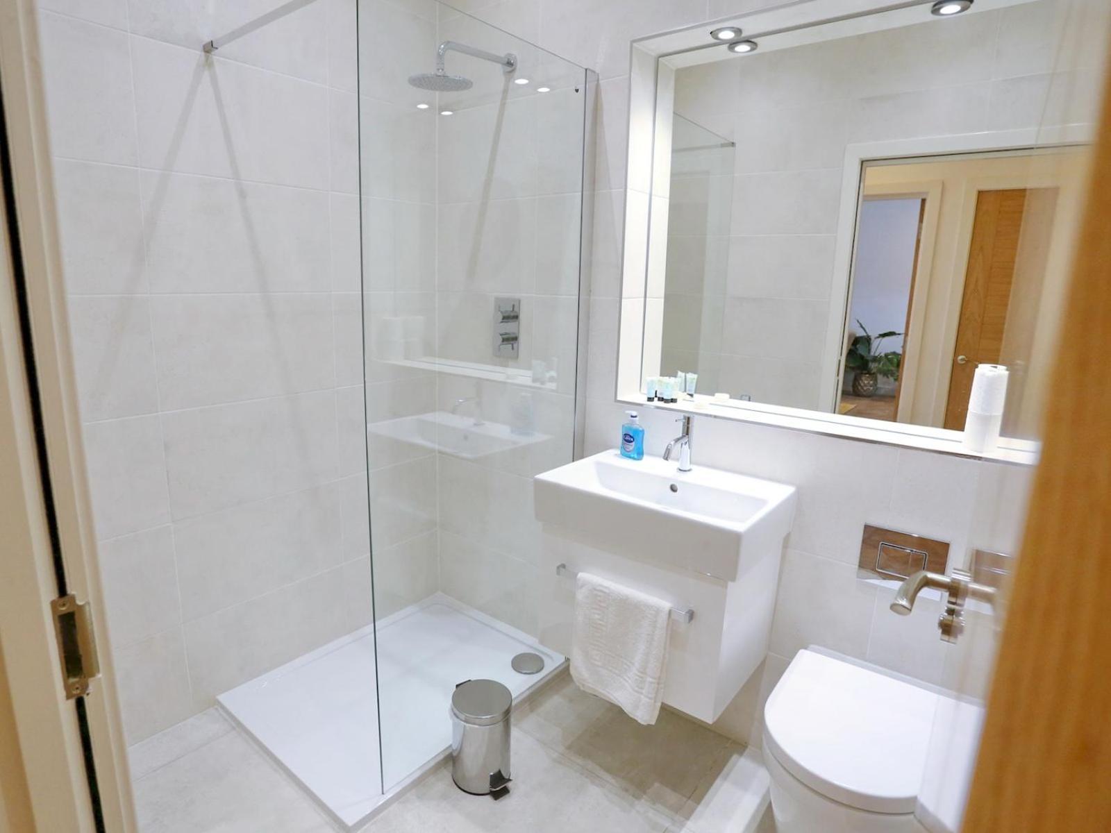 Pass The Keys Beautifully Restored 3 Bed Flat In Centre *