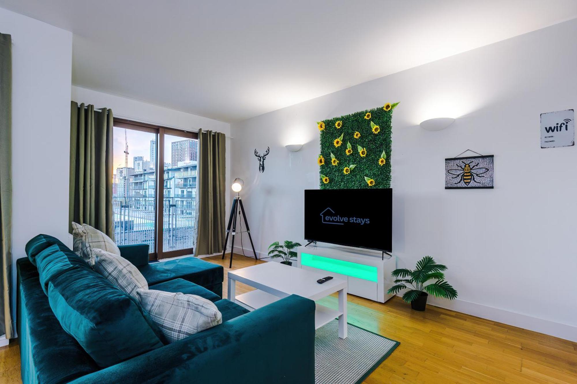 Apartment Sleeps 8, Duplex Apartment, Pool Table, Balcony X2, Long Term Disc, Perfect For Groups *