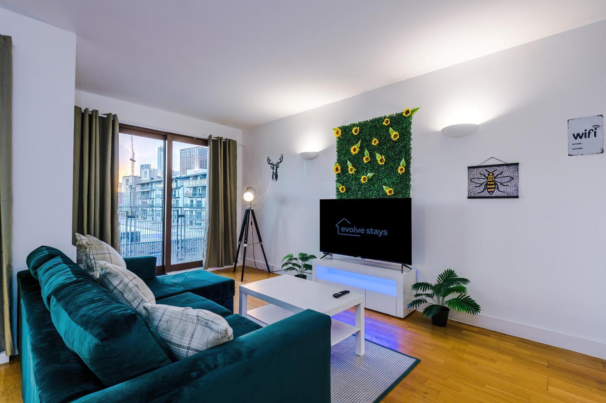 Sleeps 8, Duplex Apartment, Pool Table, Balcony X2, Long Term Disc, Perfect For Groups *