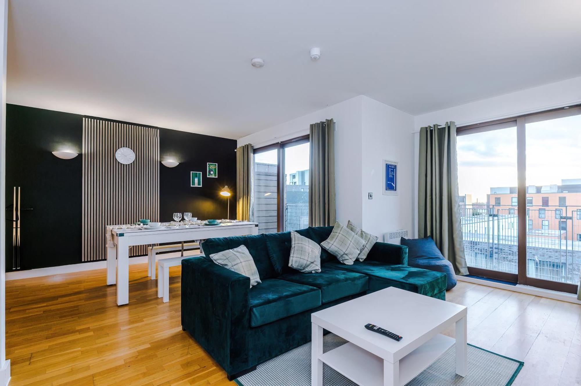 Sleeps 8, Duplex Apartment, Pool Table, Balcony X2, Long Term Disc, Perfect For Groups