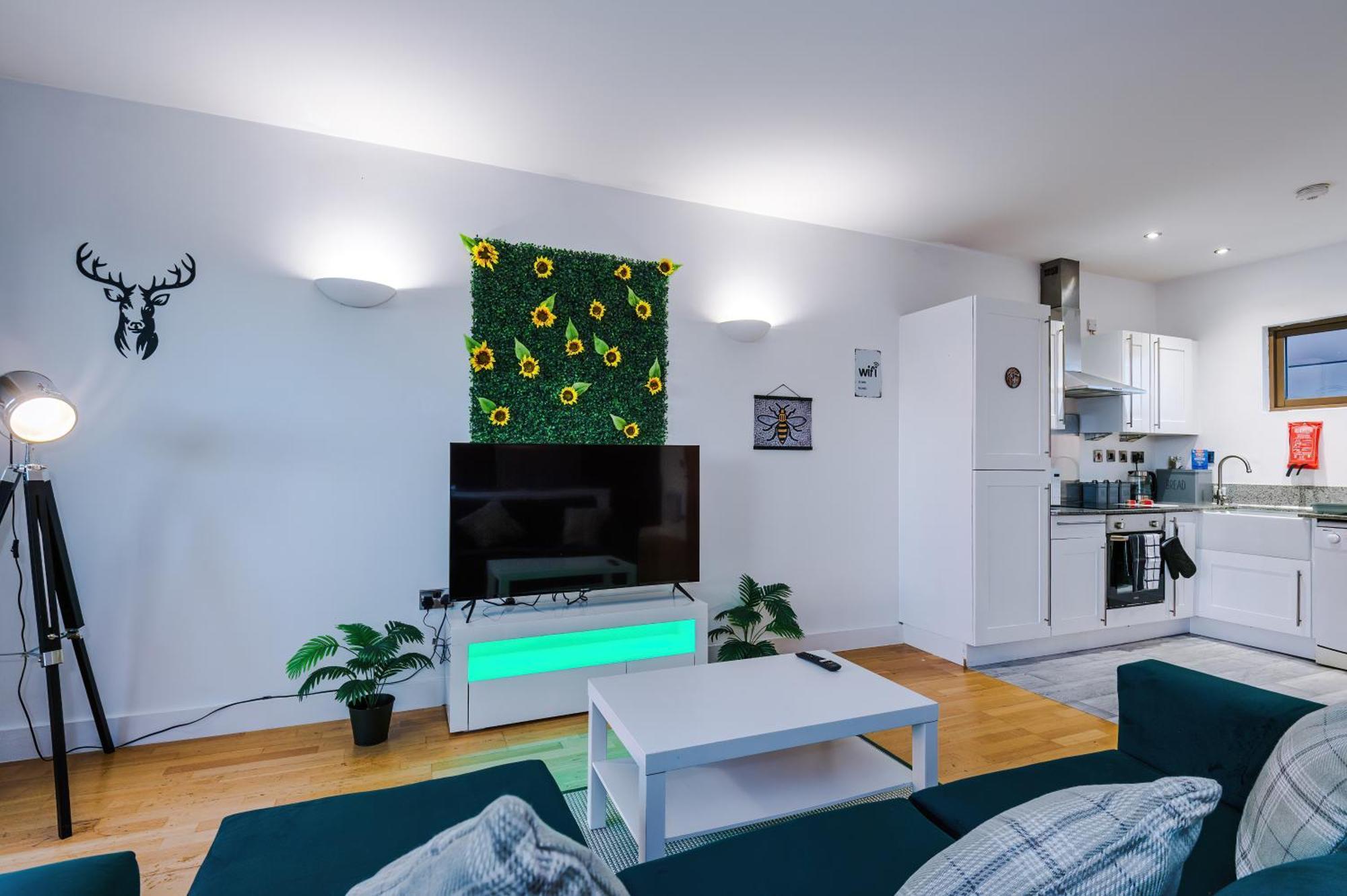 Sleeps 8, Duplex Apartment, Pool Table, Balcony X2, Long Term Disc, Perfect For Groups