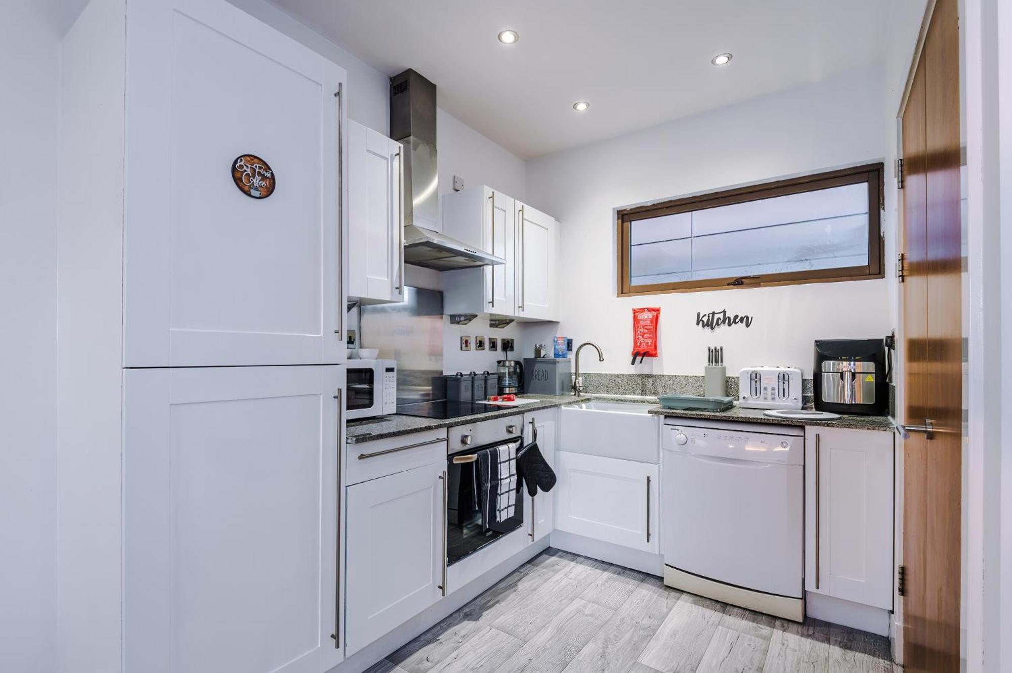 Sleeps 8, Duplex Apartment, Pool Table, Balcony X2, Long Term Disc, Perfect For Groups Apartment *