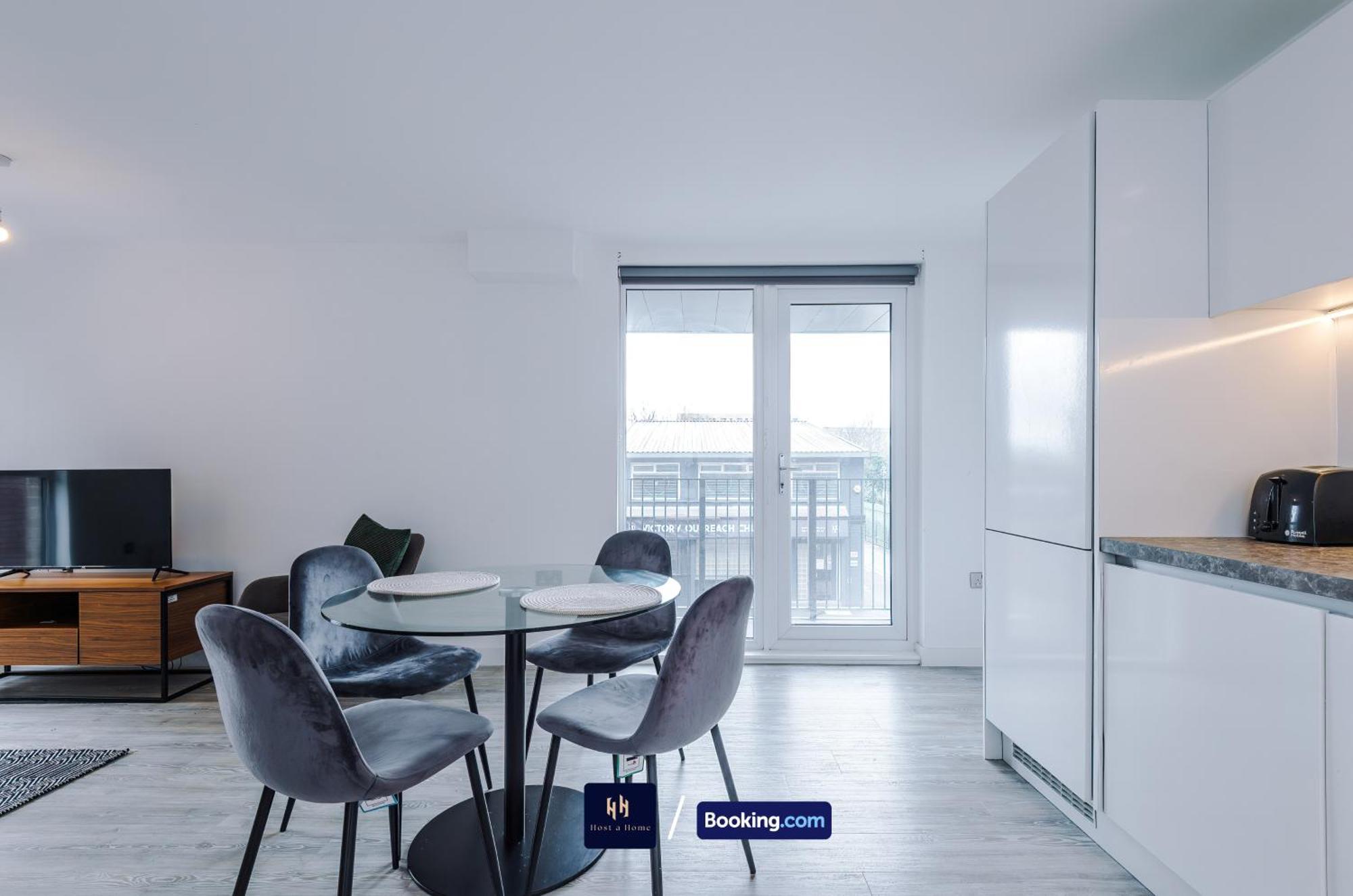 Apartment Modern 2 Bed With Balcony By Host A
