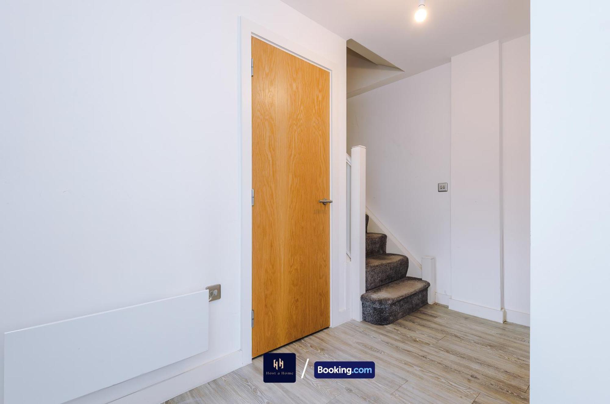 Apartment Modern 2 Bed With Balcony By Host A *