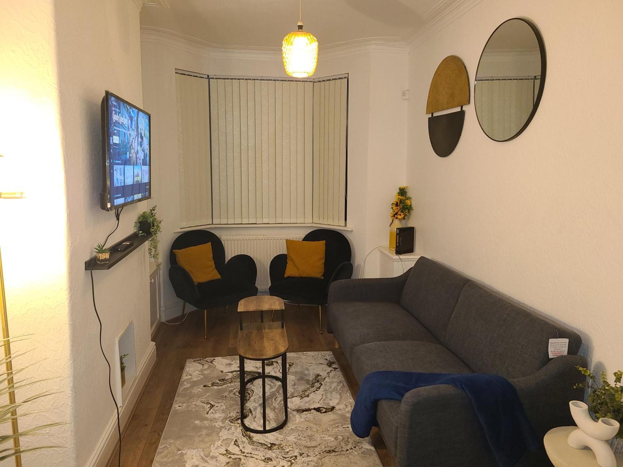 2bedroomhouse Sleeps5 Wifi Holiday home Manchester