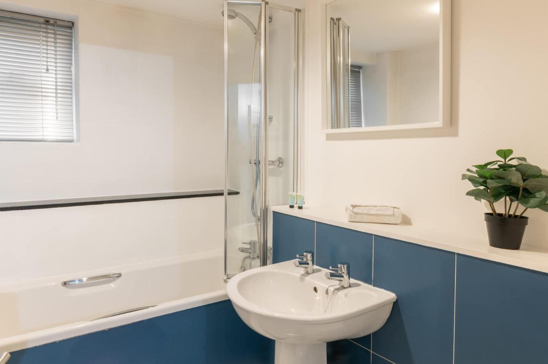 Host & - Burton Road Apartment *