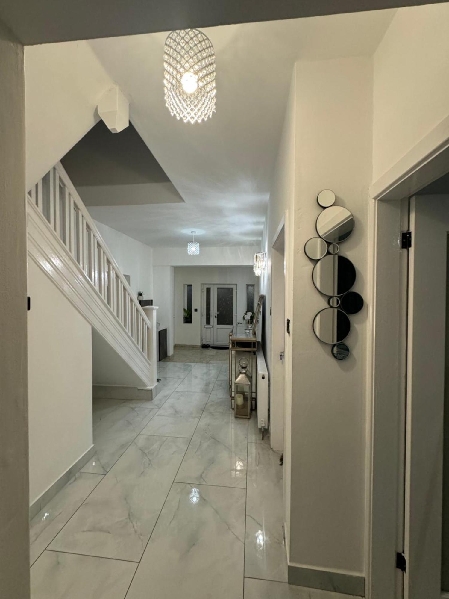 Elegant Estates Humble Abode 6 *