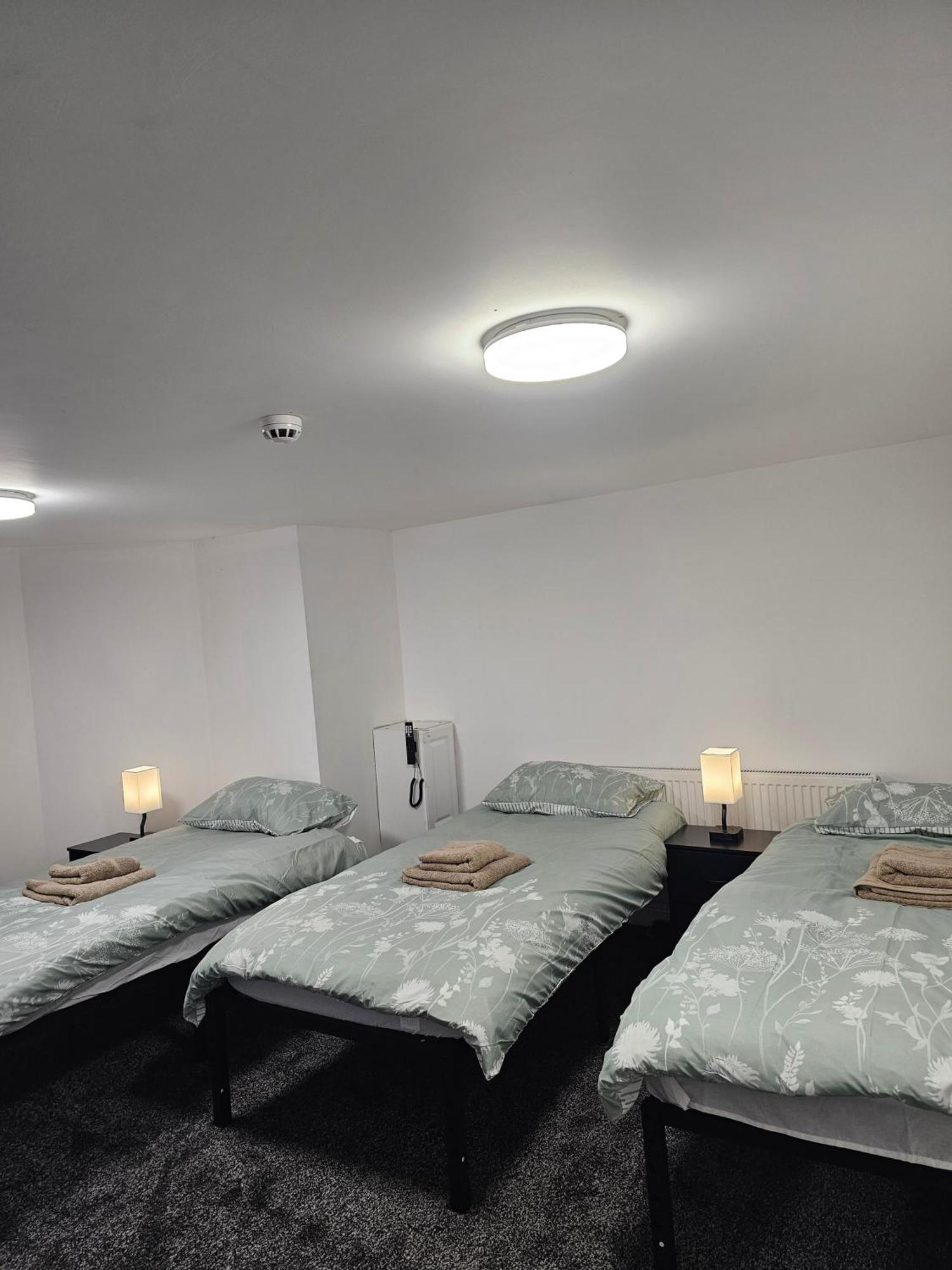 Basement Near City Centre Apartment *