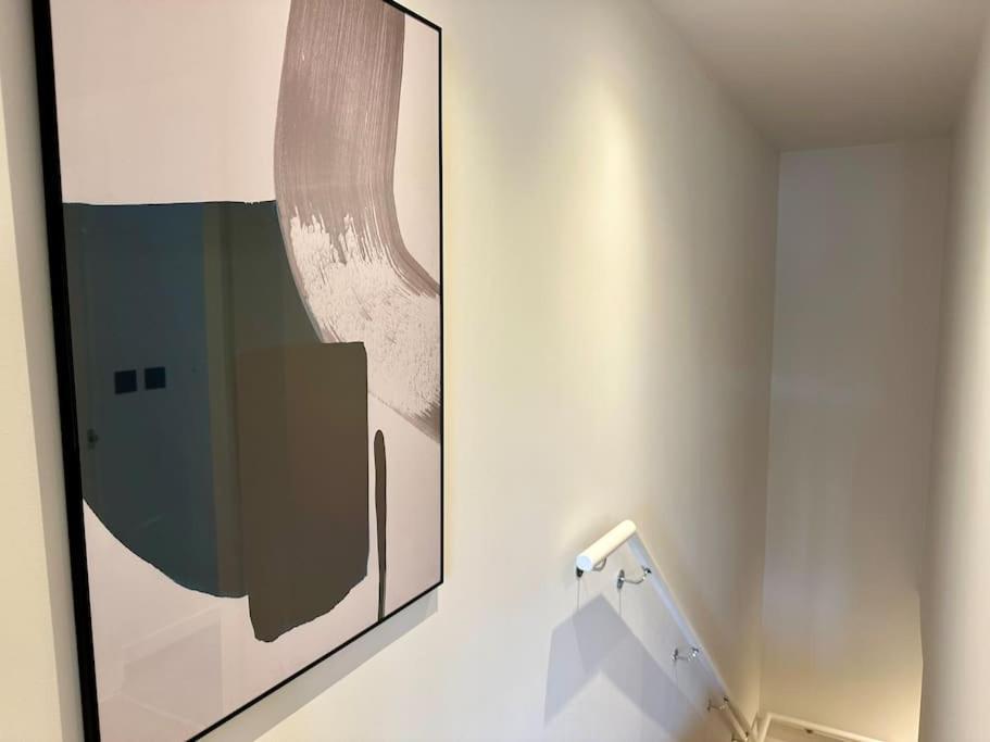 Stunning Centre Duplex With Free Parking
