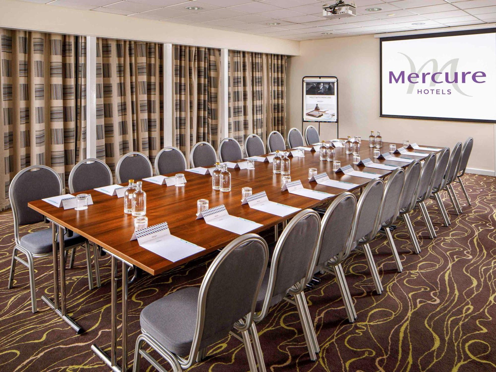 Mercure Piccadilly Hotel 4*