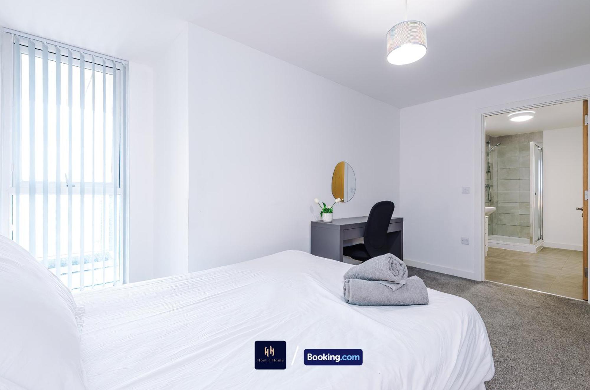 Apartment 2 Extra Large Bedroom By Host A Short Lets & Serviced With Free Wifi *