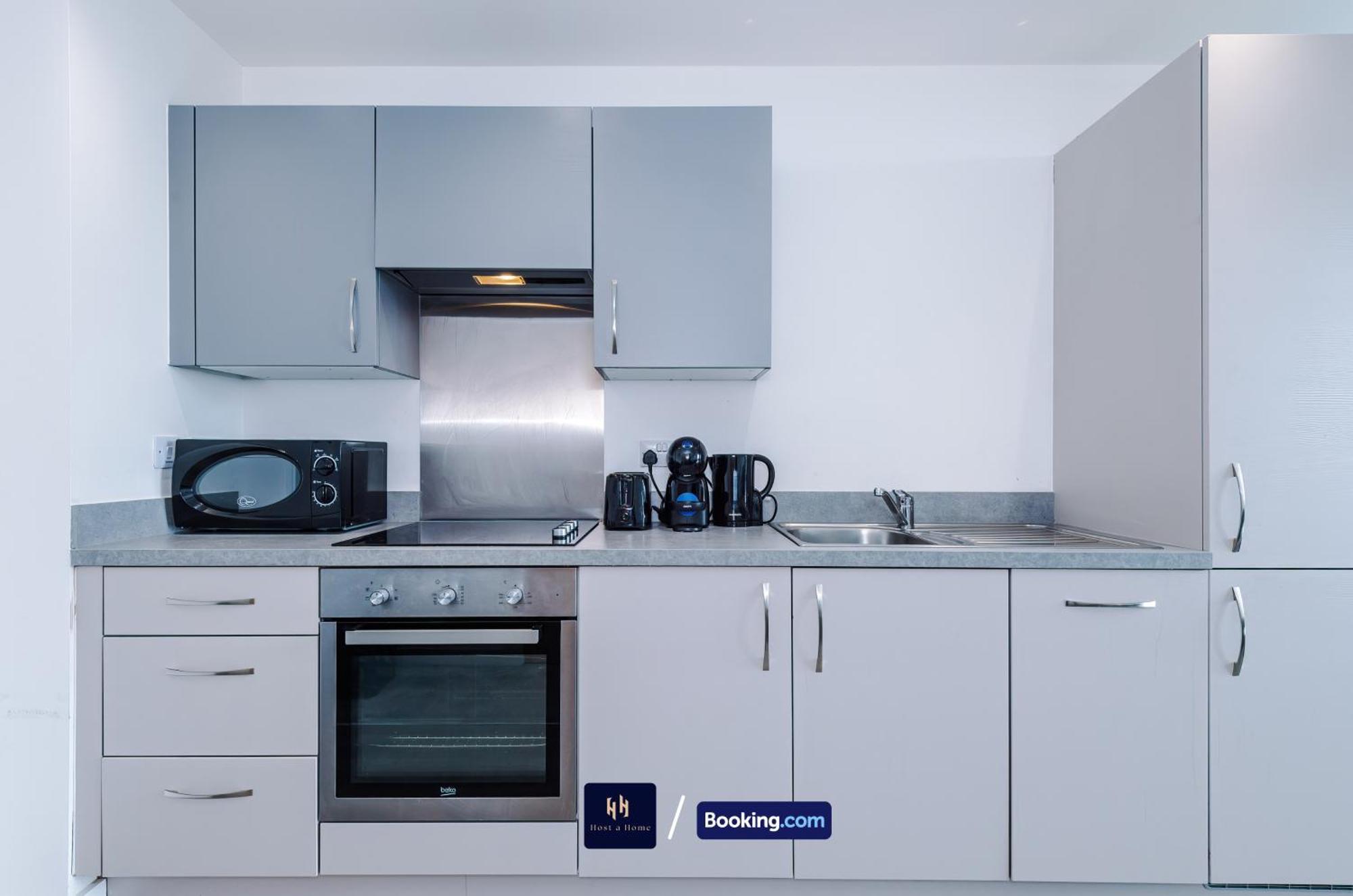 Modern 1 Bed With Balcony By Host A Apartment *