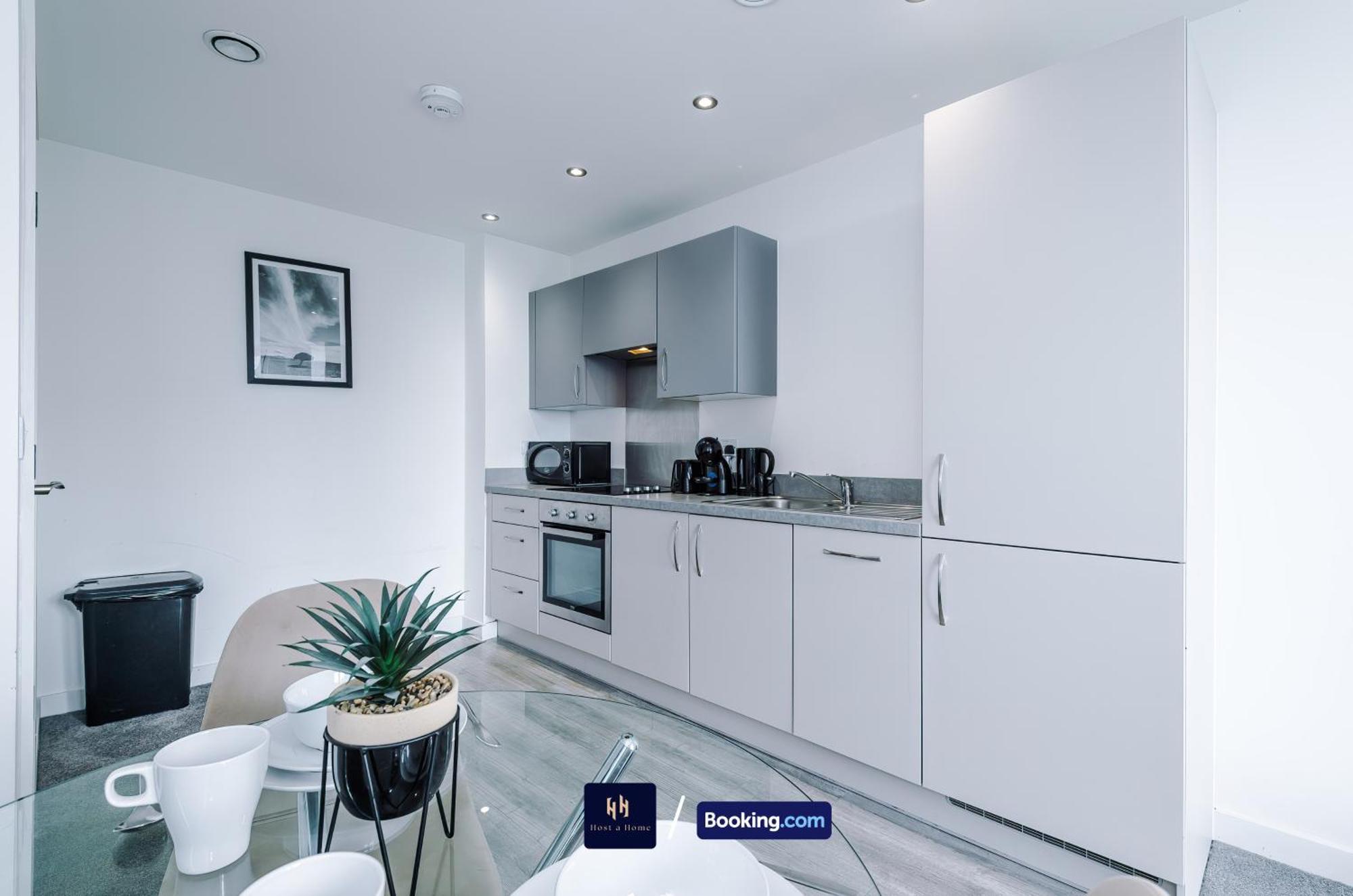 Modern 1 Bed With Balcony By Host A Apartment Manchester